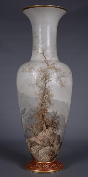 Paul LANGLOIS, Grand vase en opaline au décor de paysage montagneux, Fin du XIXe siècle-1