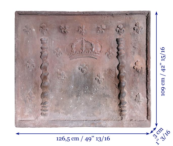 Grande plaque de cheminée en fonte ornée d'une couronne et de fleurs de lys-8
