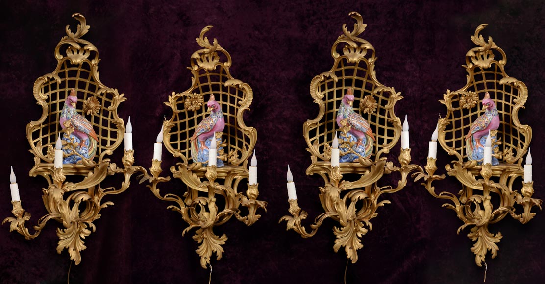 Manufacture Samson pour L'Escalier de Cristal, suite de quatre appliques au perroquet  de style Louis XV, après 1885-0