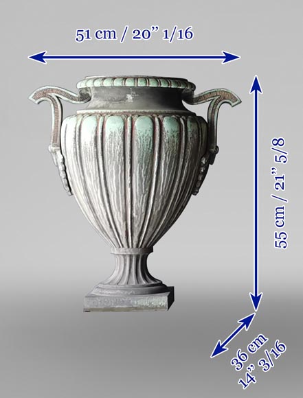Paire de vases de jardin en bronze de style Empire -6