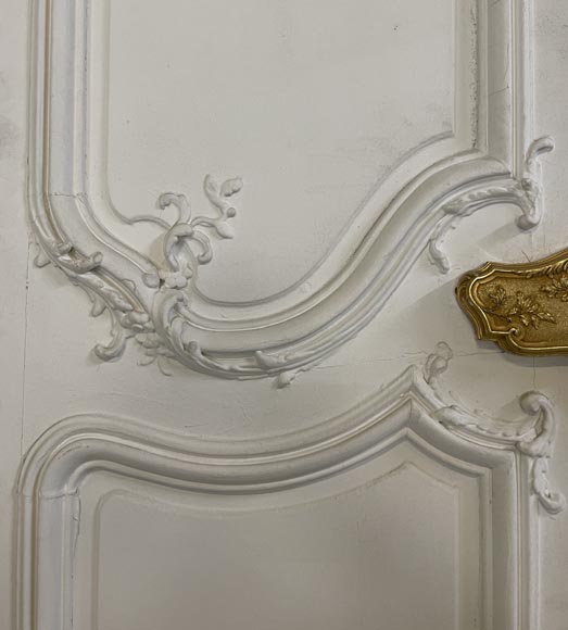 Exceptionnelle paire de double portes galbées de style Louis XV, décorées sur les deux faces-2