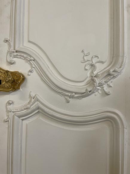 Exceptionnelle paire de double portes galbées de style Louis XV, décorées sur les deux faces-4