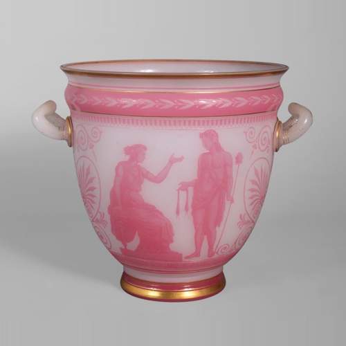 CRISTALLERIE DE BACCARAT, Vase de forme cratère Néo-Grec en cristal doublé et gravé à l’acide fluorhydrique, Exposition Universelle de 1867