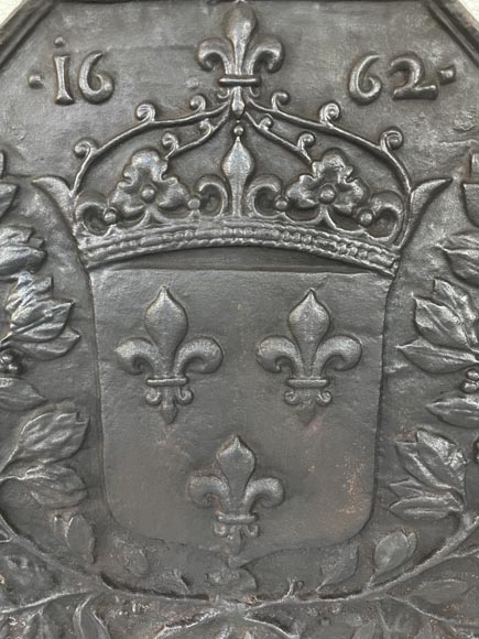 Plaque de cheminée ancienne aux armes de France datée de 1659