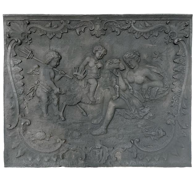 Plaque de cheminée de style louis XV représentant Aphrodite Pandemos-0
