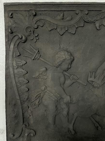 Plaque de cheminée de style louis XV représentant Aphrodite Pandemos-1