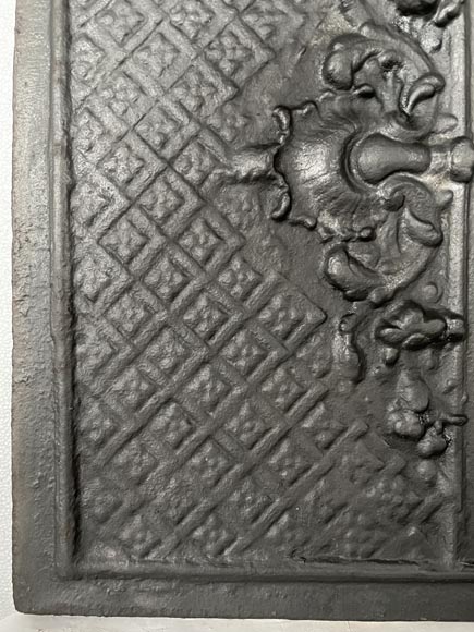 Plaque de cheminée en fonte orné de Vénus et deux putti-6