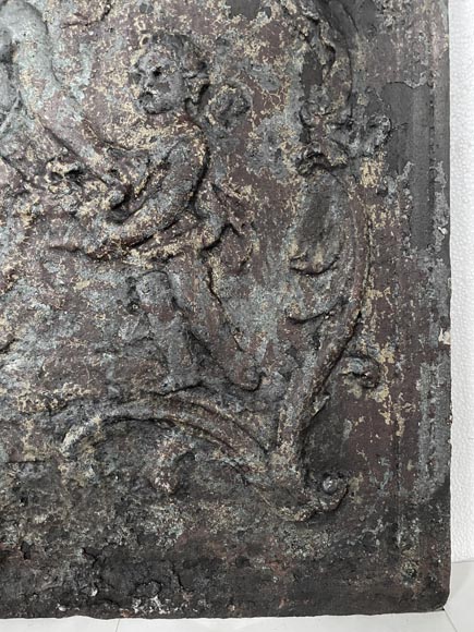 Plaque de cheminée représentant Aphrodite-3