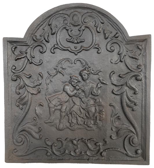Plaque de cheminée de style Louis XV décorée d’une scène galante-0