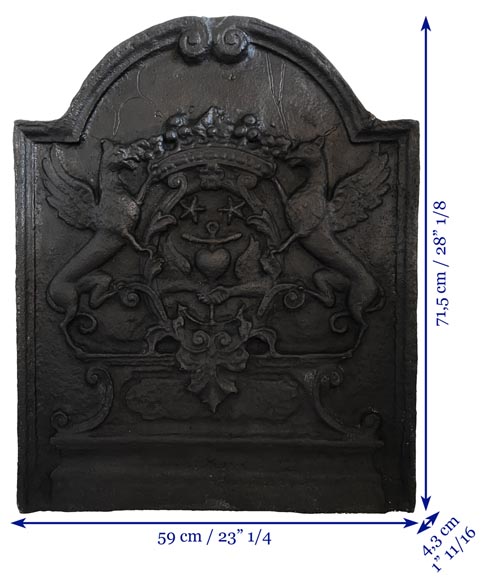 Plaque de cheminée de style Louis XV « Blason aux griffons »-5