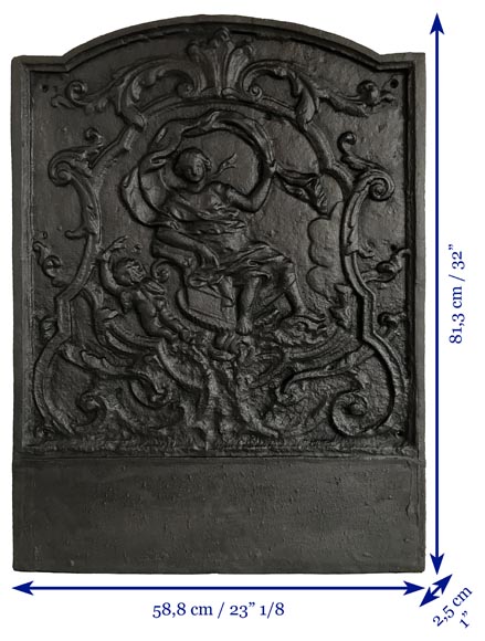 Plaque de cheminée de style Louis XV décorée d’une scène de triomphe d’une déesse-9