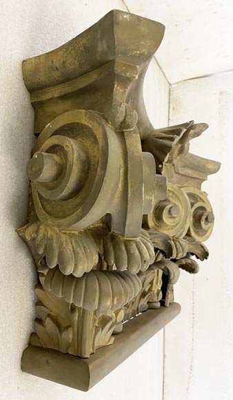 Gaston de PONTALBA - Ensemble de huit chapiteaux composites et de bases de pilastres en bronze doré, 1853-7