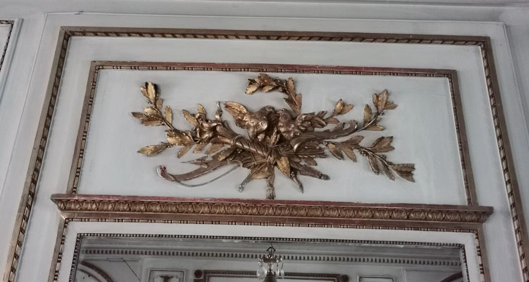 Trumeau de style Louis XVI à l'allégorie de l'Amour en bois doré et sculpté-2