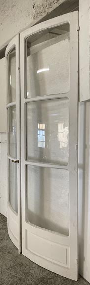 Double porte en bois peint galbée à carreaux-1