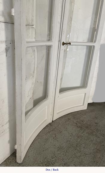 Double porte en bois peint galbée à carreaux-10