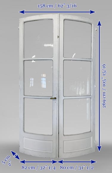 Double porte en bois peint galbée à carreaux-11