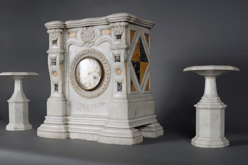 Garniture de cheminée en marbre de Carrare prenant la forme d'une cheminée-4