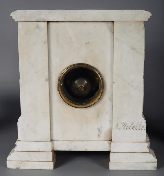 Garniture de cheminée en marbre de Carrare prenant la forme d'une cheminée-7