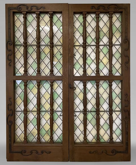 Double porte en chêne à décor de vitrail, XXe siècle-0