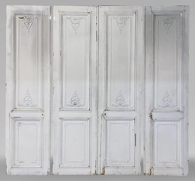 Lot d'une double porte et de deux portes anciennes de style Louis XV-0