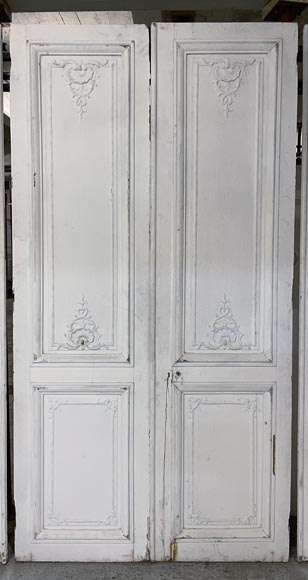 Lot d'une double porte et de deux portes anciennes de style Louis XV-3