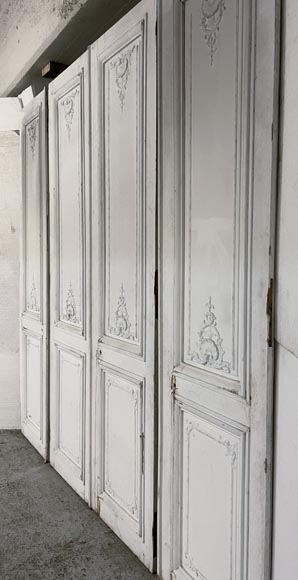 Lot d'une double porte et de deux portes anciennes de style Louis XV-5