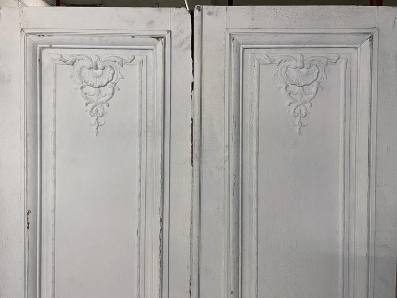 Lot d'une double porte et de deux portes anciennes de style Louis XV-9