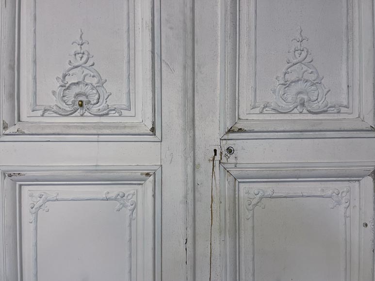 Lot d'une double porte et de deux portes anciennes de style Louis XV-10