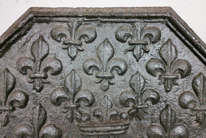 Belle plaque de cheminée aux fleurs de lys et chiffre de Louis XIII-1