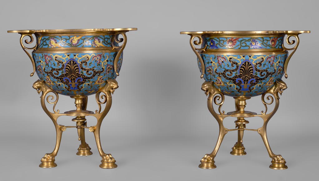 Louis - Constant SEVIN et Ferdinand BARBEDIENNE - Belle paire de vases d'ornement en bronze et émail cloisonné, vers 1862-0