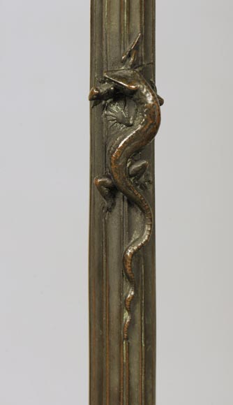 Petit guéridon de style Néo-classique en bronze patiné et marbre noir fin de Belgique au décor de sphinge et lézard-7