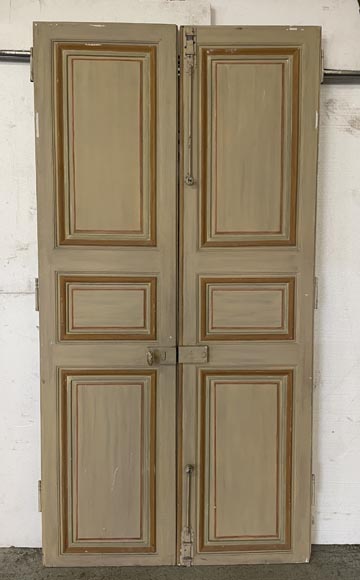 Lot de trois double portes en bois peint-18