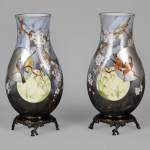 BACCARAT - Paire de vases japonisant en verre opalescent montés en bronze