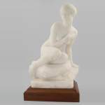 « Vénus surprise au bain », sculpture en marbre de Carrare, fin du XIXe siècle
