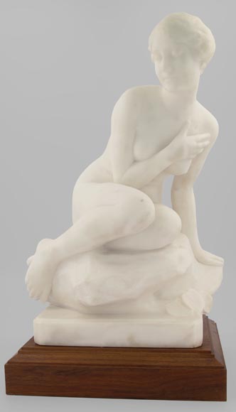 « Vénus surprise au bain », sculpture en marbre de Carrare, fin du XIXe siècle-0
