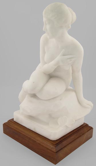 « Vénus surprise au bain », sculpture en marbre de Carrare, fin du XIXe siècle-4