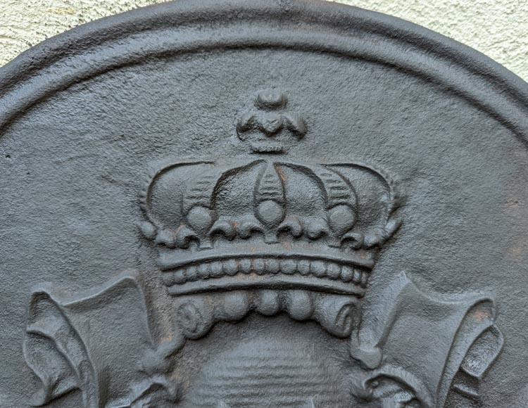 Plaque de cheminée de style Louis XV aux armes de France-1
