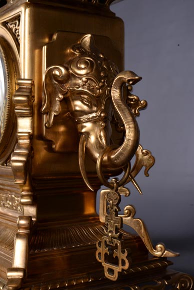 Raingo Frères, Garniture de cheminée Japonisante en bronze doré aux chiens de fô et éléphants, vers 1880-12