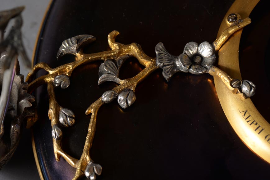 Maison GIROUX et Ferdinand DUVINAGE - Exceptionnelle et rare coupe aux échassiers en verre irisé et décor de galvanoplastie, vers 1870-1880-10
