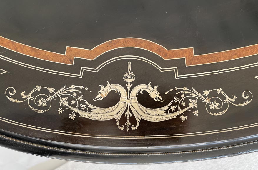 Table Napoléon III en bois à décor en marqueterie d'os-9