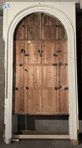 Boiseries en bois sculpté, redoré et peint en blanc-5