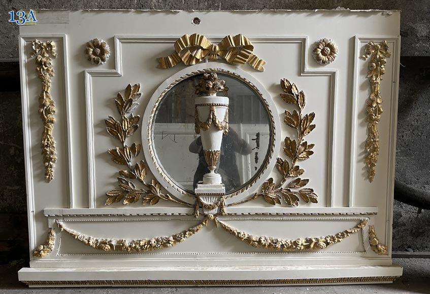 Boiseries en bois sculpté, redoré et peint en blanc-10