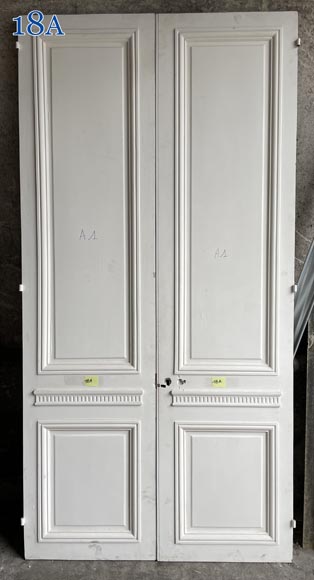 Boiseries en bois sculpté, redoré et peint en blanc-14