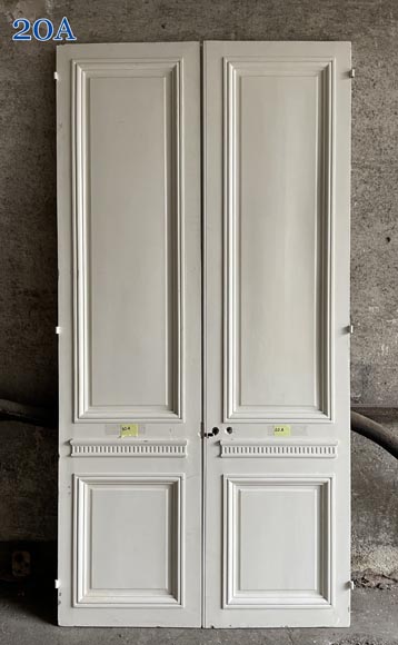 Boiseries en bois sculpté, redoré et peint en blanc-16