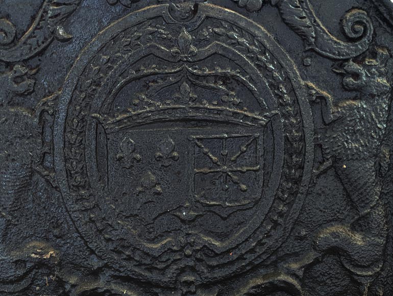 Grande plaque aux armes de France et de Navarre supportées par des lions, XVIIIe siècle-2