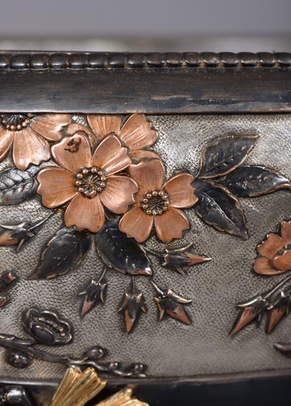 CHRISTOFLE - Exceptionnelle jardinière en cuivre galvanique  à décor partiellement cuivré, doré, argenté et patiné sur fond argent, vers 1878-10