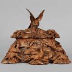 GUERET Frères - Superbe coffre en chêne richement sculpté à décor d'animaux forestiers