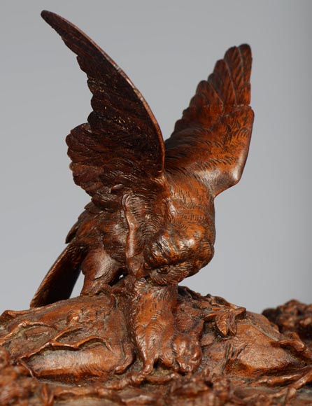 GUERET Frères - Superbe coffre en chêne richement sculpté à décor d'animaux forestiers-5