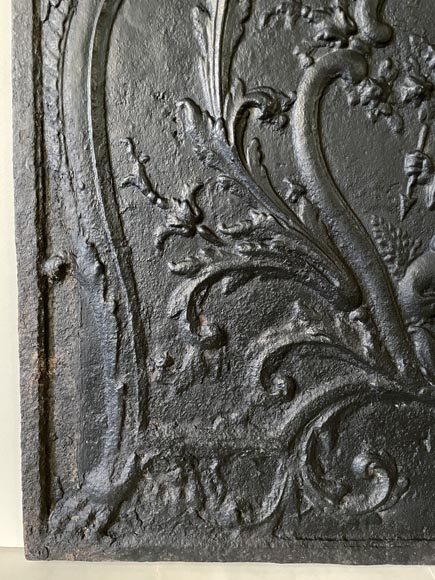 Grande plaque de cheminée de style Louis XV en fonte-5