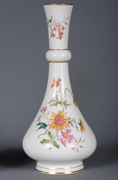 Manufacture de Sèvres - Paire de vases modèle Delhi au décor floral polychrome, 1875-4